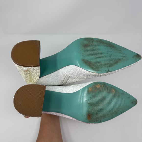 Betsey Johnson Kasey Pearl & Glitter Booties White 9.5M - Picture 10 of 11